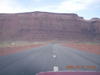 Monument Valley Airport (UT25) - no go-arounds