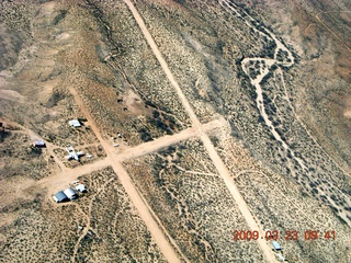 Flying J (E37) Runway 25 - cars