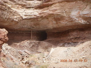 Canyonlands - Lathrop trail hike - uranium mine