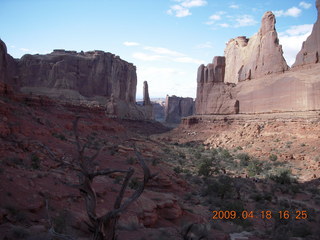 264 6uj. Arches National Park - Park Avenue hike