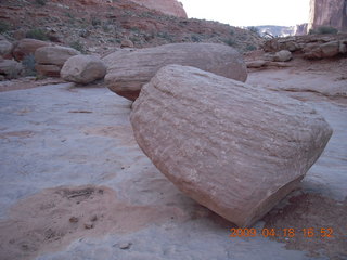 283 6uj. Arches National Park - Park Avenue hike - rocks