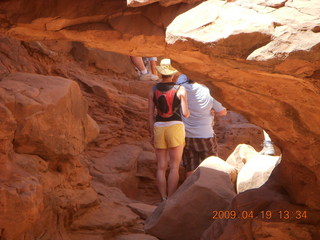 59 6uk. Arches National Park - hikers - Fiery Furnace hike