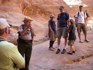 89 6uk. Arches National Park - Fiery Furnace hike - hikers