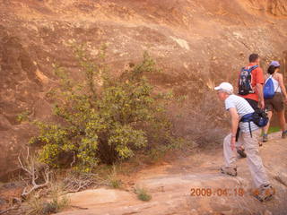 107 6uk. Arches National Park - Fiery Furnace hike - hikers