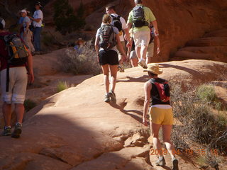 126 6uk. Arches National Park - Fiery Furnace hike - hikers