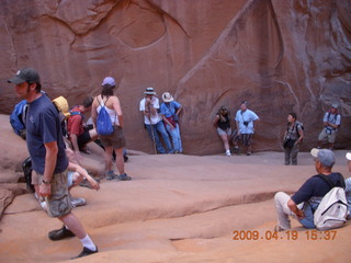 142 6uk. Arches National Park - Fiery Furnace hike - hikers