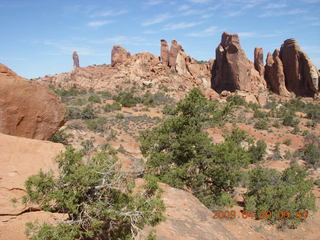 Arches National Park - Devil's Garden hike - Adam in Double-O Arch