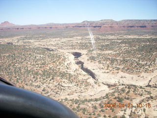 75 6um. Fry Canyon (UT74) - flying around with Charles Lawrence - slot canyon