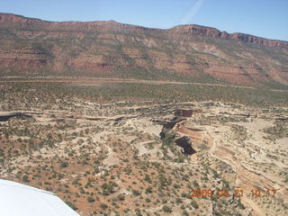77 6um. Fry Canyon (UT74) - flying around with Charles Lawrence - slot canyon