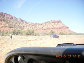 83 6um. Fry Canyon (UT74) - flying around with Charles Lawrence - Debbie Stephens and their car