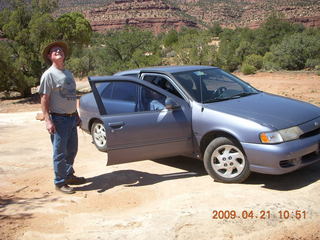 115 6um. Fry Canyon (UT74) - slot canyon - Charles Lawrence and his car