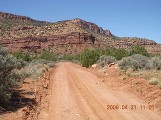 121 6um. Fry Canyon (UT74) - dirt road