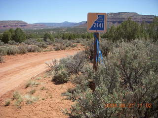 122 6um. Fry Canyon (UT74) - dirt road
