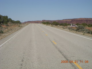 Fry Canyon (UT74) - paved road - N4372J