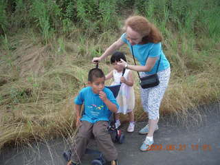 436 6wm. Pennypack Park by the Delaware River - Gaby, Cecelia, Betsy