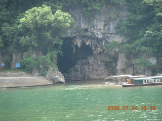 192 6xq. China eclipse - Li River  boat tour - Crown Cave