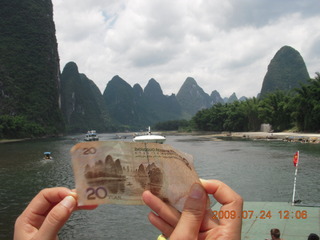 405 6xq. China eclipse - Li River  boat tour - 20yuan