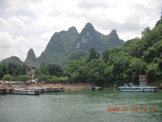 418 6xq. China eclipse - Li River  boat tour