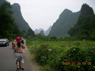 91 6xr. China eclipse - Yangshuo bicycle ride