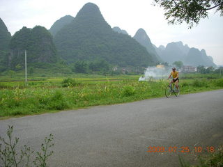 186 6xr. China eclipse - Yangshuo bicycle ride - Adam riding