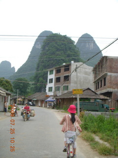 196 6xr. China eclipse - Yangshuo bicycle ride - Ling