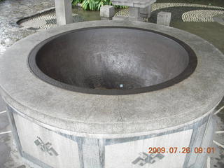 40 6xs. China eclipse - Guilin - Han park - ancient pot