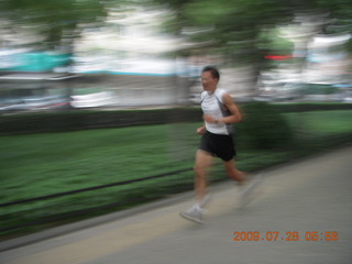 8 6xu. China eclipse - Beijing morning run - runner