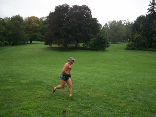 1046 6zc. Bruce's picture - CHS XC 2009 - Adam running to the finish (blurry)