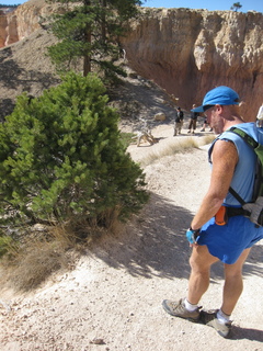 106 702. Bryce Canyon amphitheater hike - Adam