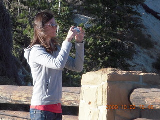 Bryce Canyon - young lady taking picture