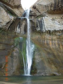 105 704. Escalante - Calf Creek trail - waterfall