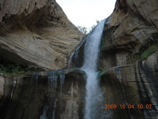 125 704. Escalante - Calf Creek trail - waterfall