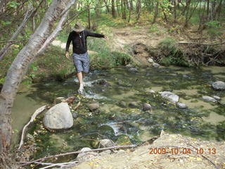 128 704. Escalante - Calf Creek trail - waterfall - Neil crossing creek