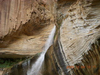 131 704. Escalante - Calf Creek trail - waterfall