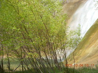 132 704. Escalante - Calf Creek trail - waterfall