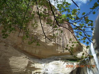 136 704. Escalante - Calf Creek trail - waterfall