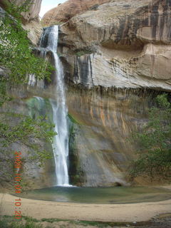 Escalante - Calf Creek trail - waterfall - rocks in stream