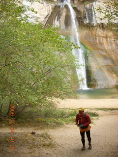 140 704. Escalante - Calf Creek trail - waterfall - Neil