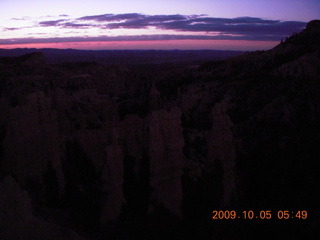 1 705. Bryce Canyon - rim from Fairyland to Sunrise - early dawn