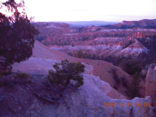 11 705. Bryce Canyon - rim from Fairyland to Sunrise - dawn
