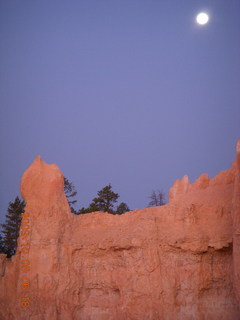 26 705. Bryce Canyon - rim from Fairyland to Sunrise - moon
