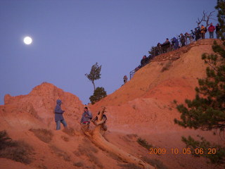 Bryce Canyon - rim from Fairyland to Sunrise - moon