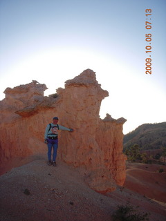 45 705. Bryce Canyon - Fairyland trail - Adam - Adam's chosen hoodoo