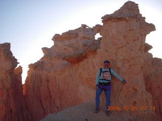 46 705. Bryce Canyon - Fairyland trail - Adam - Adam's chosen hoodoo
