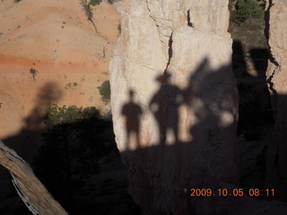 61 705. Bryce Canyon - Fairyland trail - our shadows