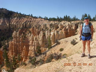 83 705. Bryce Canyon - Fairyland trail - Adam