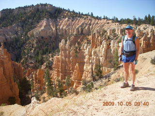84 705. Bryce Canyon - Fairyland trail - Adam