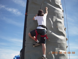 Gila Bend (E63) fly in - young guy climbing 'plastic pigs's nose' rocks