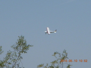 Alamo Lake airstrip - landing airplane