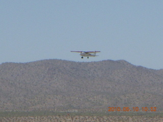 95 77a. Alamo Lake airstrip - landing airplane